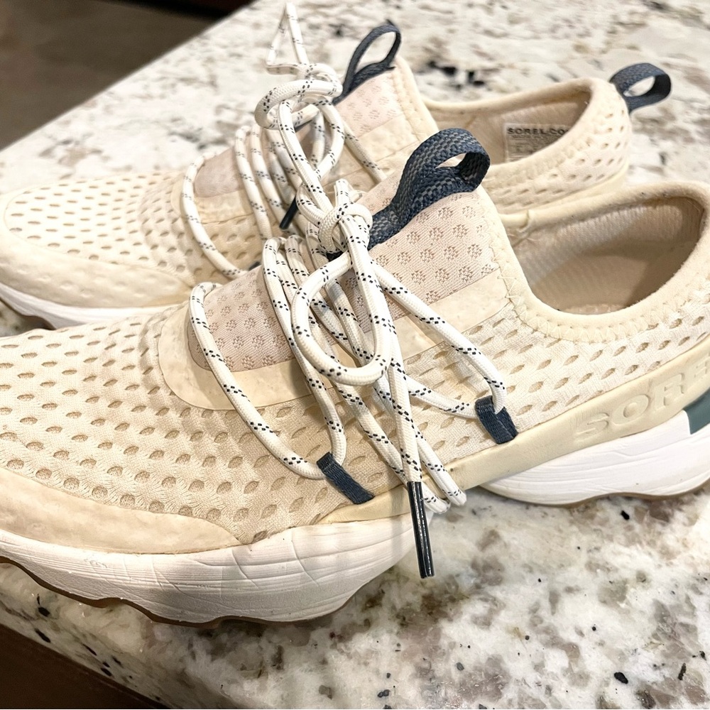Sorel kinetic impact Beige and blue Perforated Sneakers EUC